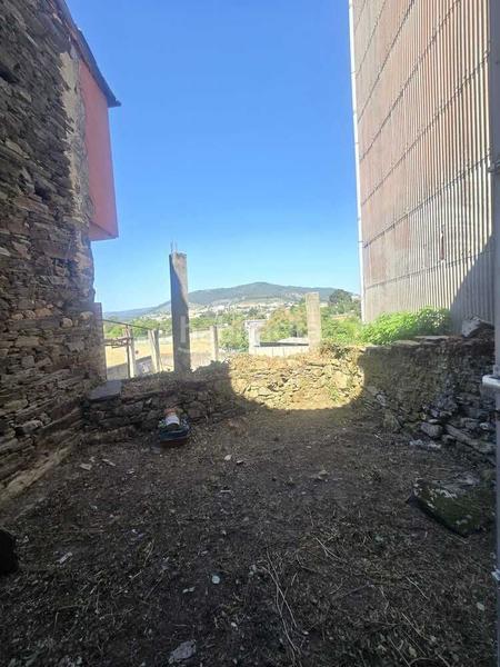 Foto 89ad1607-63fc-4a4d-a436-38101ba90360. Casa adossada a Neda