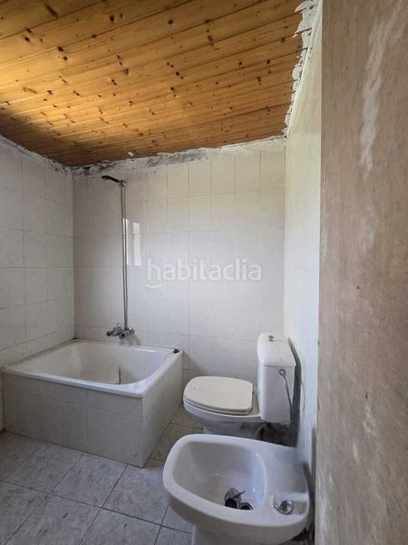 Foto a0af5bab-865d-4cec-83c0-64a58b4346a1. Casa adossada a Neda