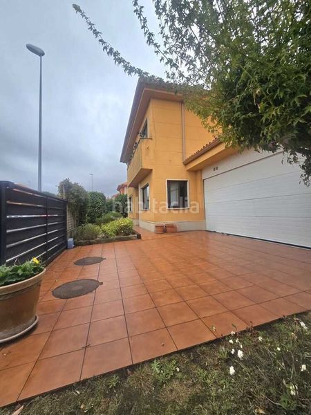 Foto 06133980-a4e3-456f-8743-dd6f51458bd4. Casa amb calefacció piscina a A Malata - Catabois - Ciudad Jardín Ferrol