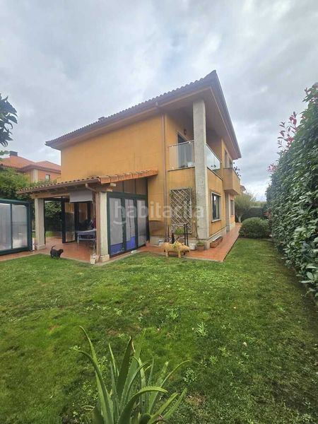 Foto 376a08da-4701-412f-a0ec-fda27da9b930. Casa amb calefacció piscina a A Malata - Catabois - Ciudad Jardín Ferrol