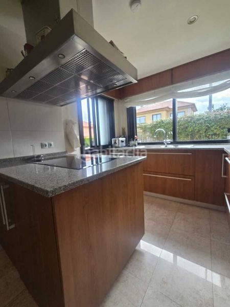 Foto d0d0fac6-e929-447d-b751-2fa9e0b851a1. Casa amb calefacció piscina a A Malata - Catabois - Ciudad Jardín Ferrol