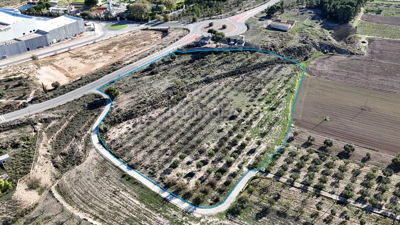 Foto 8778afa2-83bb-4fd6-a755-757f52a4b6ff. Terrain industriel dans cv-805 149 dans Ibi