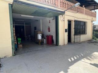 Local Comercial  Avinguda les llometes. Local amplio en tibi