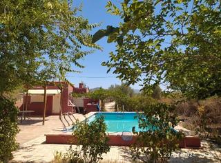 Masia a Onil. Casa de campo a 3 min. de onil con piscina