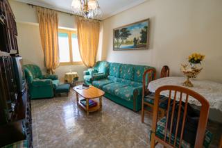 Flat in Ibi. Oportunidad en pleno centro: segundo piso con ascensor y muchas