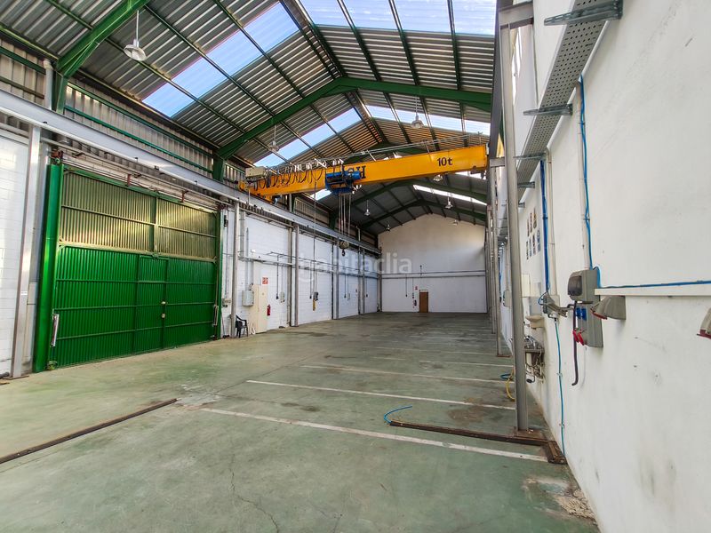 Foto 0490d677-dbdb-46ee-8442-1acc6b9ef7b9. Location bâtiment à usage industriel dans Ibi