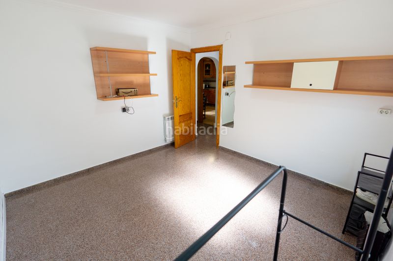 Foto ae5fe6a7-020c-467f-b142-70bec41442a1. Casa adossada a Ibi