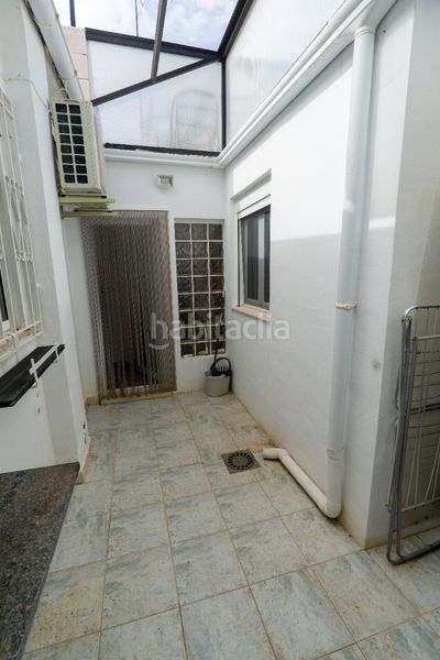 Foto beb04c0f-cbd1-4d25-bc7f-2ddd7cd94954. Casa adossada a Ibi