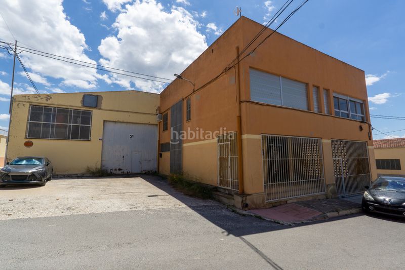 Foto c5bc77a5-ae07-4ec1-9cdc-e2aa434dfece. Location bâtiment à usage industriel dans Ibi