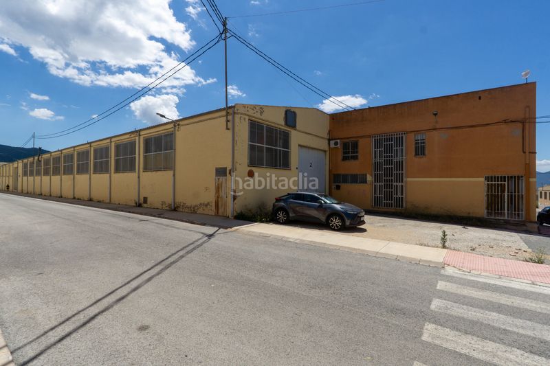 Foto d8a5850a-8047-47bd-8498-6fe5c4b94121. Location bâtiment à usage industriel dans Ibi