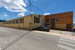 Miete Fabrikhalle  Calle virgen de la soledad. Nave industrial con 950m2 de suelo con oficinas en la parte alta