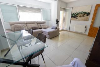 Pis  Carrer de ferran 1. Piso reformado de tres dormitorios con balcón exterior, trastero
