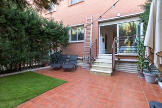 Planta baixa  Carrer de ferrer de blanes. De 90m2 construidos con patio de 20m2, plaza de parking y traste