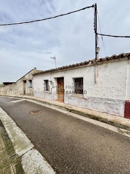 Foto 0ac832c8-3be5-4873-ab88-1472e3eb4f58. Casa adossada a Alagón