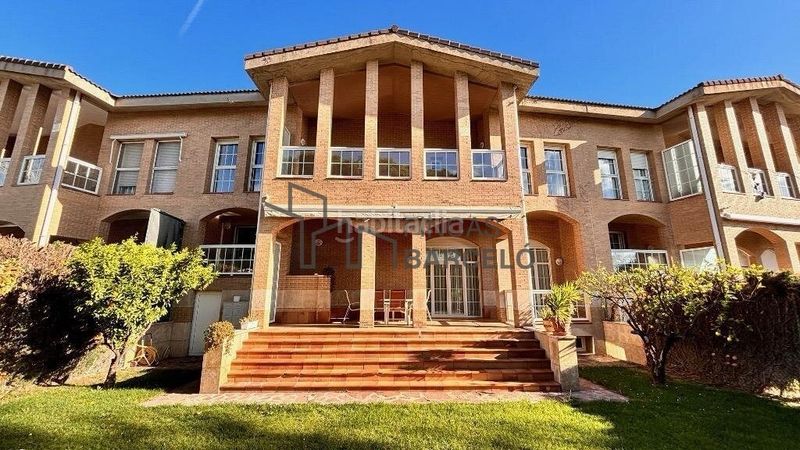 Foto f87ac64a-0f84-413e-857f-7f784e5c462e. Casa adossada a Casablanca Zaragoza