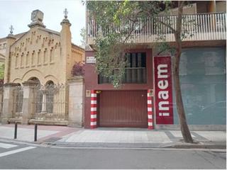 Parking coche  Del doctor cerrada