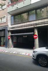 Car parking in Paseo Independencia