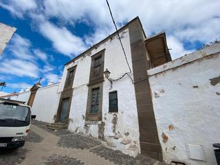 Casa a Calle altozano 8. 1.329 m² antigua casa cuartel guardia  civil  telde, san francis