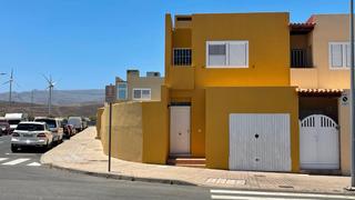 Casa adossada en Calle alonso quesada 40. Duplex en los llanos, vecindario