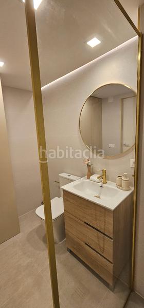 Foto a2e53c68-6e4e-4375-b74a-1a33b49105fb. Apartamento en calle alhamar 4 piso completamente reformado con inmejorables vistas al mar! en Mijas