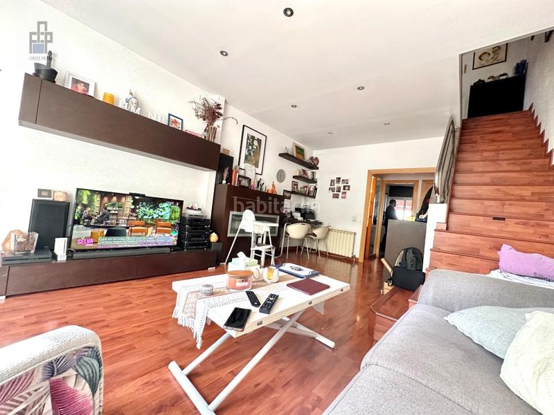 Foto 7d95c6a1-c775-4d51-a7e4-f5bbb46e0a95. Casa amb aparcament a Centre Sant Boi de Llobregat