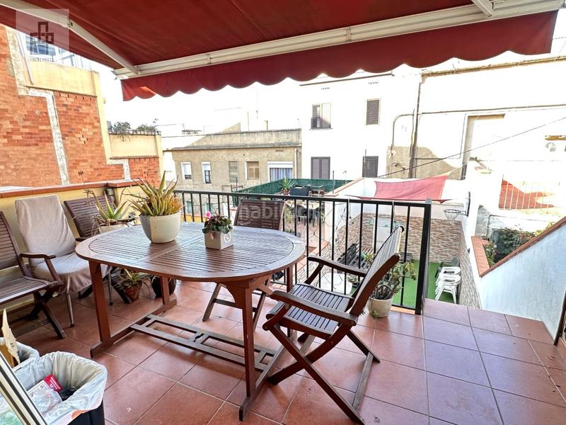 Foto 91b3bc3b-046c-42ab-b9c5-a8ad0839395f. Casa amb aparcament a Centre Sant Boi de Llobregat