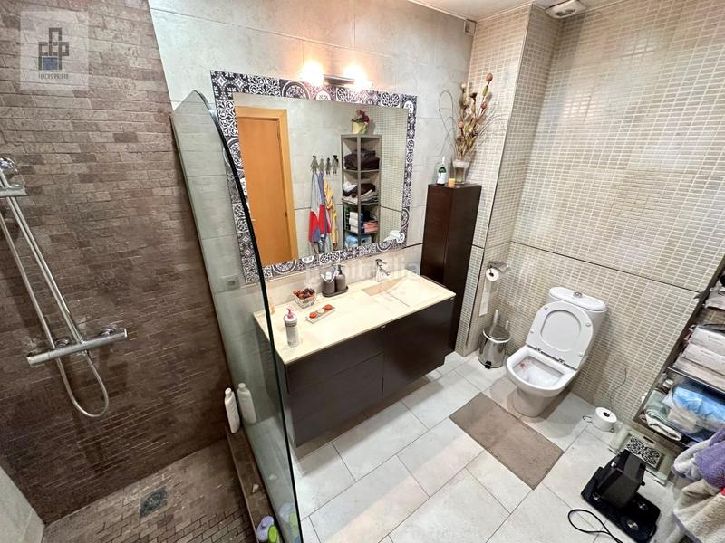 Foto aa927a8a-be1c-4d16-a397-e6f9e44d5ed5. Casa amb aparcament a Centre Sant Boi de Llobregat