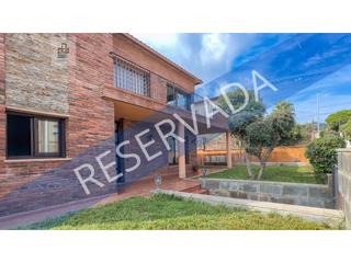 Maison  Calle moreres de les. Exclusivo chalet independiente en la zona premium de marianao, s