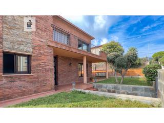 Maison  N/a. Exclusivo chalet independiente en la zona premium de marianao, s