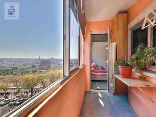 Pis  Calle freixe. Piso luminoso con vistas privilegiadas en cornella