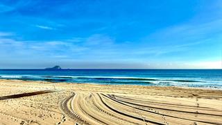 Casa en Playa del Galán. Dúplex reformado con vistas al mediterráneo en gran vía de la ma Casa en Playa del Galán. Dúplex reformado con vistas al mediterráneo en gran vía de la ma