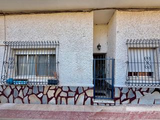 Casa  Calle de arsenio fernández. Planta baja en portman