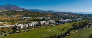 Planta baixa a Estepona Golf. Apartamento bajo en campo de golf en estepona este