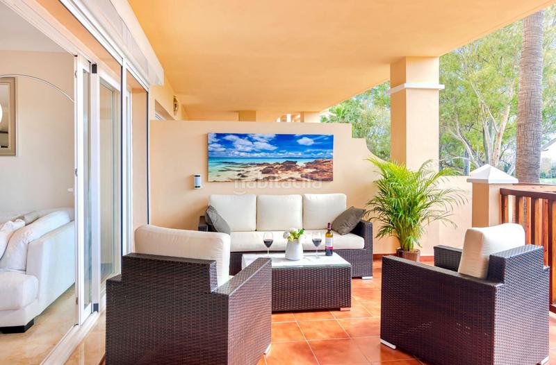 Foto 16d9df68-a620-4feb-b3d3-5819db72ab5a. Location appartement avec parking piscine dans Benatalaya Estepona