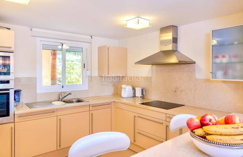 Foto 6be22d6d-7812-4c4d-9650-1f49669d268f. Location appartement avec parking piscine dans Benatalaya Estepona