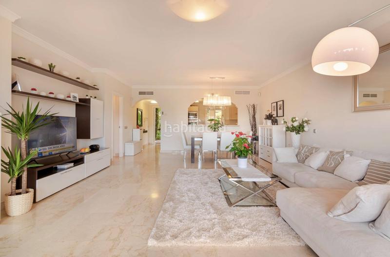 Foto 91c53879-5737-43b1-9709-467e0e9f1e39. Location appartement avec parking piscine dans Benatalaya Estepona