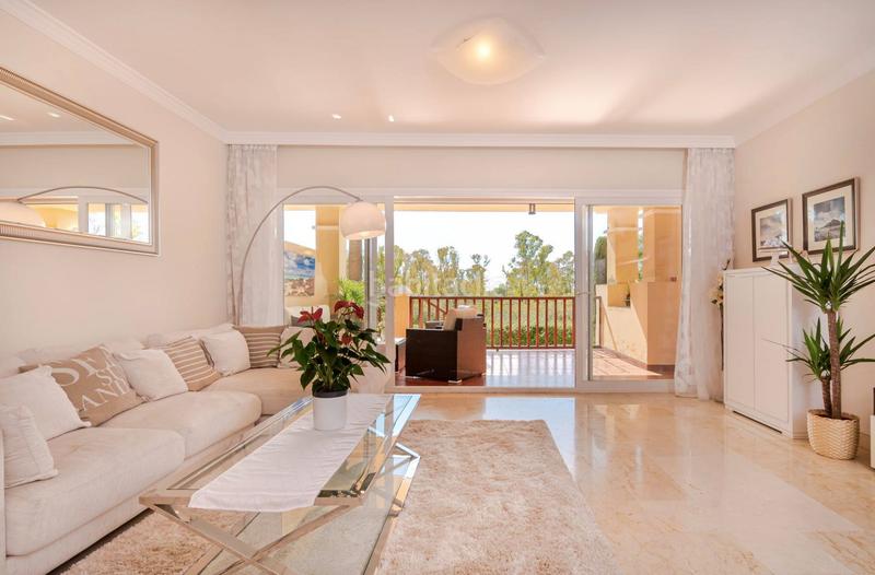 Foto b680a83b-b76a-4373-ad85-bce889f5395d. Location appartement avec parking piscine dans Benatalaya Estepona