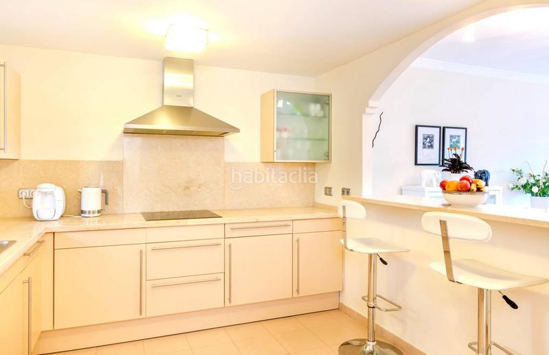 Foto bb4a2efe-6f46-4fe5-8676-488ae527dfd5. Location appartement avec parking piscine dans Benatalaya Estepona