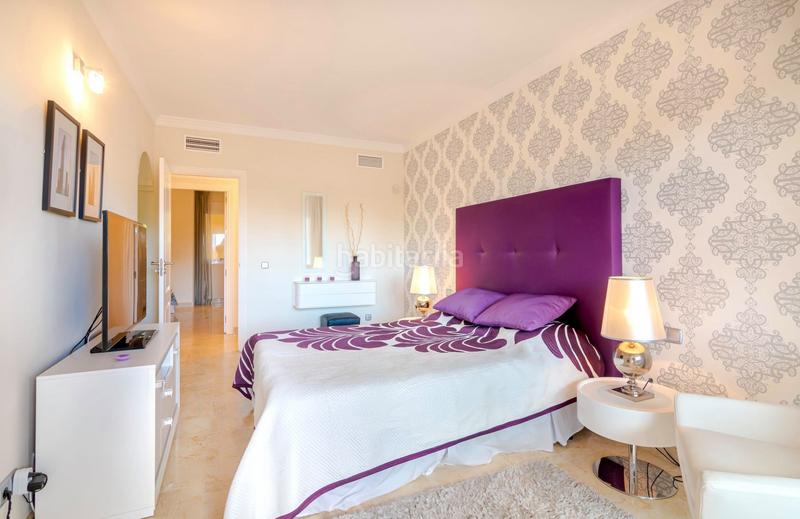 Foto d4b35c8a-4a8d-44de-8eda-50a575a2fe58. Location appartement avec parking piscine dans Benatalaya Estepona