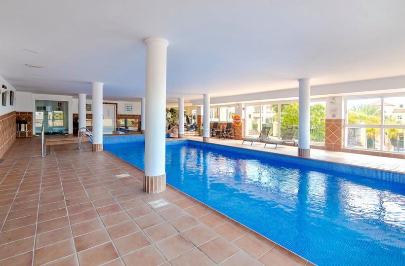 Foto dd2f7ed7-5aa2-4736-8e02-b7ea26d55ea9. Location appartement avec parking piscine dans Benatalaya Estepona