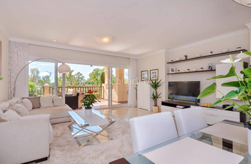 Foto ef9c14d2-a3ef-4a8d-87e8-8bec7d91b294. Location appartement avec parking piscine dans Benatalaya Estepona