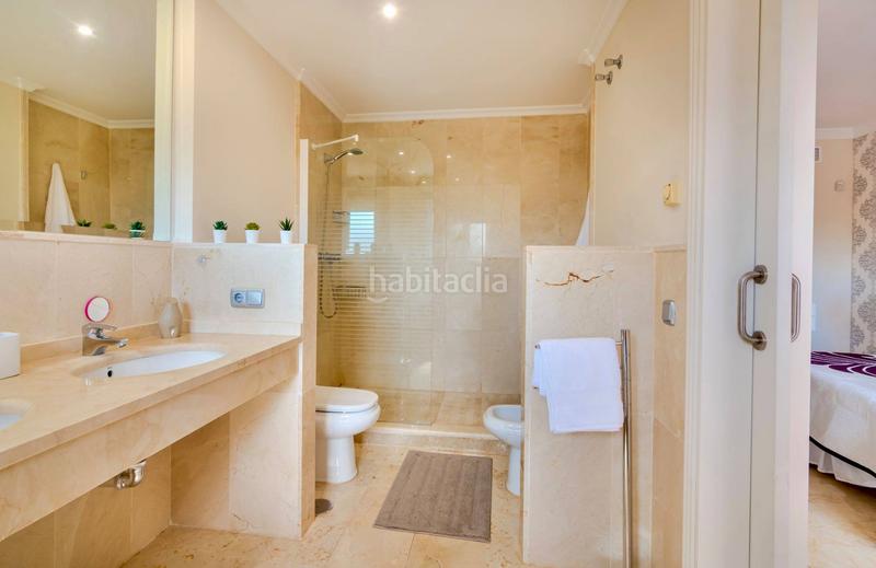 Foto fe01a091-6ef6-4b27-937a-842c1cf24184. Location appartement avec parking piscine dans Benatalaya Estepona