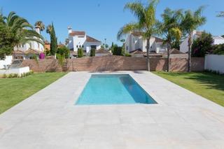 Location Maison à Las Brisas. Fantástica villa de 6 dormitorios, completamente renovada, con p