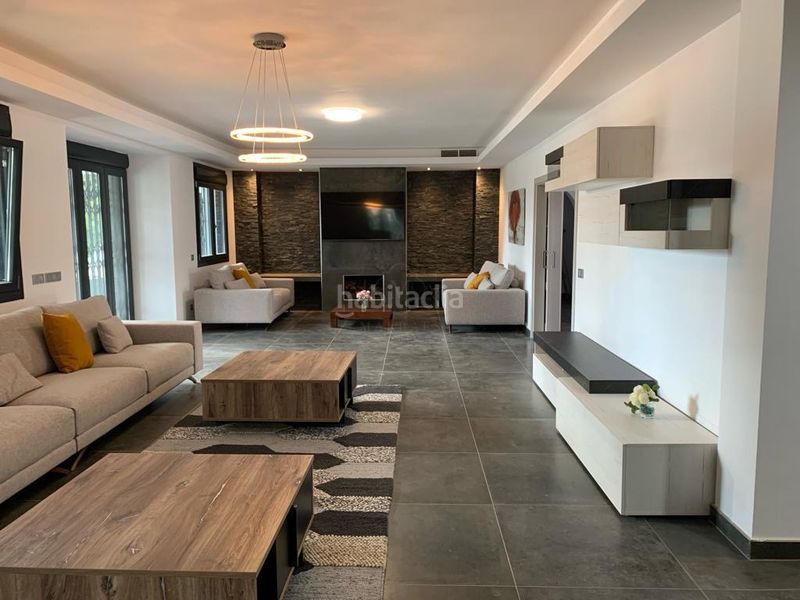 Foto 684ef577-3619-4042-a21b-02d1b0780696. Lloguer casa amb aparcament piscina a Las Brisas Marbella