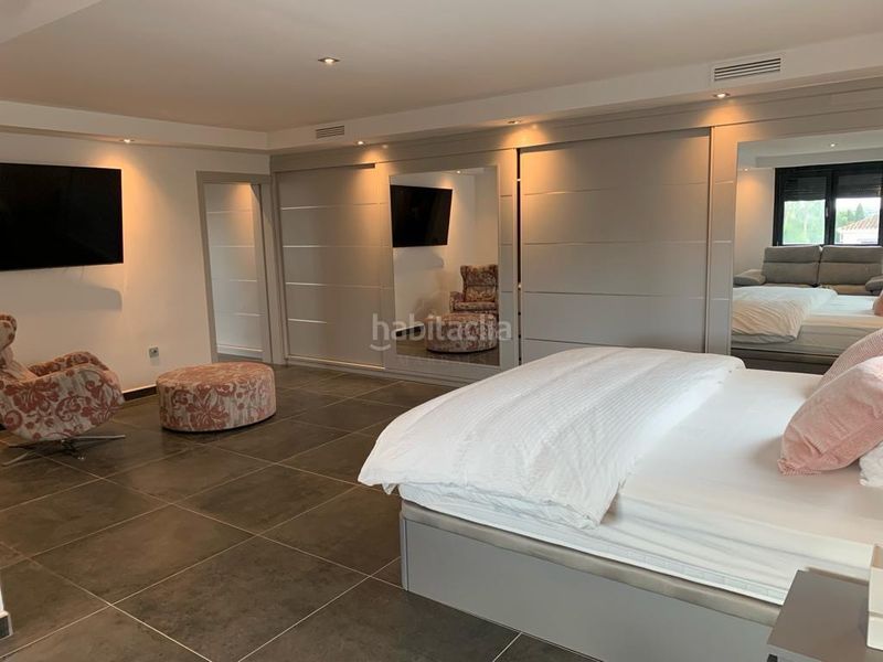 Foto 90ce1931-a289-4d34-81c3-feb6c4a54a93. Lloguer casa amb aparcament piscina a Las Brisas Marbella