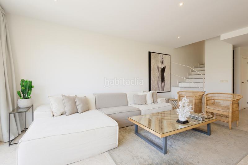 Foto 681c7f40-6bb5-48f1-92f9-3453f7957f2d. Alquiler casa adosada exclusiva casa adosada en primera línea de playa en bahía en Marbella