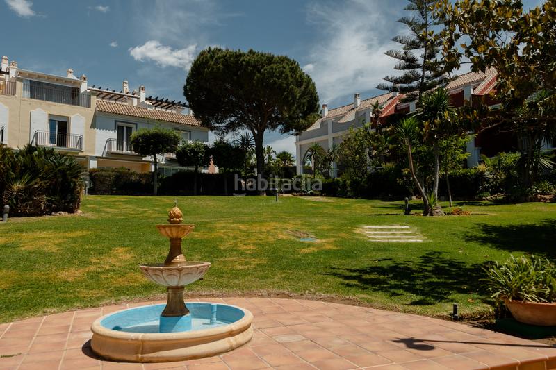 Foto 2fc0dcab-2eb5-4313-a059-b5a373302e12. Miete reihenhaus mit parking pool in bahía de Marbella Marbella