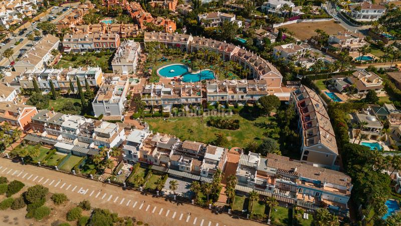 Foto 4063994b-325e-42a6-b6ec-7185240a3da7. Miete reihenhaus mit parking pool in bahía de Marbella Marbella