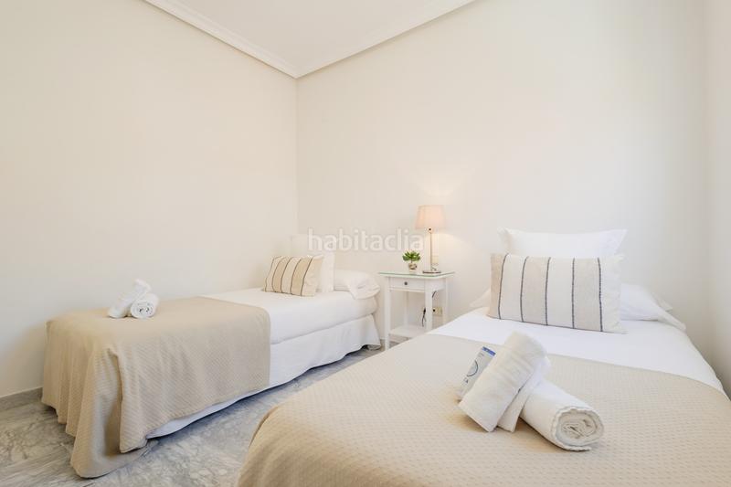 Foto 8eebaadc-a2dc-49d4-9214-50a5e00b1dc3. Miete reihenhaus mit parking pool in bahía de Marbella Marbella