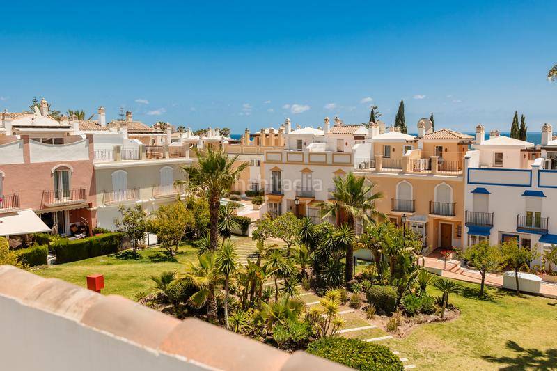Foto e1a66b66-ce98-4b0c-a77f-2490b8d4ca8a. Miete reihenhaus mit parking pool in bahía de Marbella Marbella